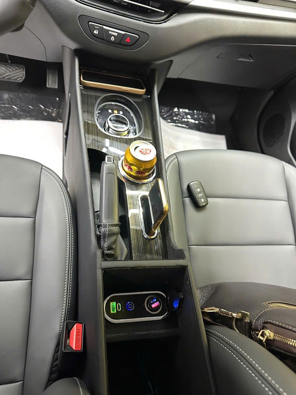 Bệ Tỳ Tay Yên Ngựa Vinfast VF5 Cao Cấp - Sạc Không Dây - Cổng Tẩu - Cổng USB - Cổng Type C