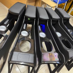 Bệ Tỳ Tay Yên Ngựa Vinfast VF5 Cao Cấp - Sạc Không Dây - Cổng Tẩu - Cổng USB - Cổng Type C